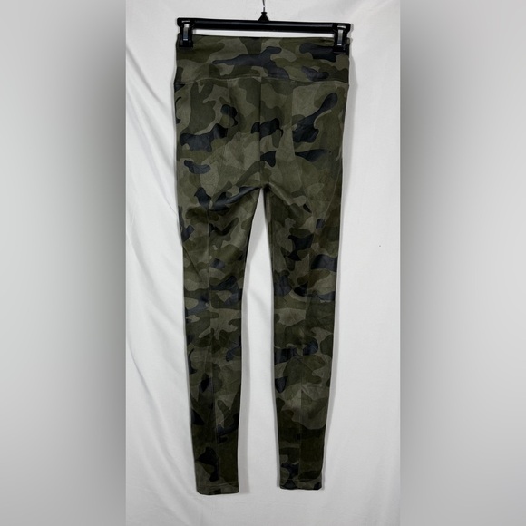 White House Black Market Embossed Camo Faux Suede Slimming Runway Leggings Sz 0. - Picture 13 of 13